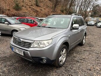 Subaru Forester 2.0i 110kW 4x4 automat klima tempomat 164tkm