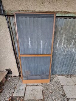 Predám 2 kusy sieťových dverí proti hmyzu s hliníkovým rámom