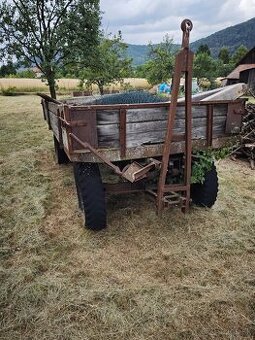 Vyklapacia vlečka za traktor