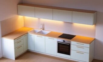 Moderná biela kuchyňa