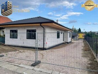 Ponúkame na predaj štvorizbový rodinný dom v obci Radava.