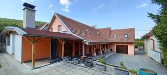 Na predaj krásny, slnečný 7. izbový rodinný dom s komplet vš