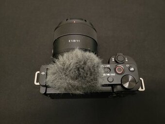 Sony ZV-e10 + E 11mm f1.8