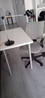 Stôl, stolička,lampa
