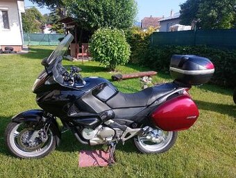 Honda NT Deauville 700.
