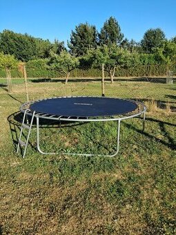 Darujem trampolinu