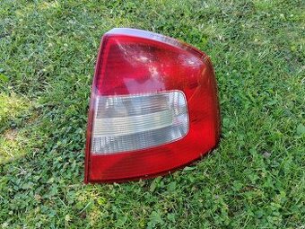 Škoda Octavia 2 pravé zadné svetlo