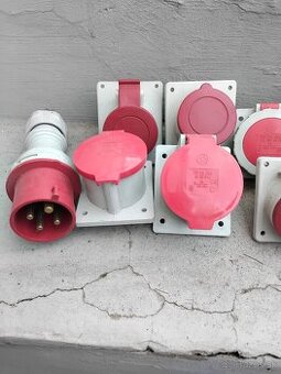 Panelové zasuvky 16A,32A/380V/6h.