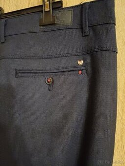 Pánske tmavomodré športovo-elegantné nohavice