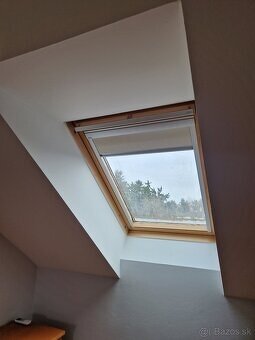 Predam zatemnujuce rolety Velux....