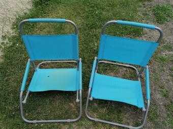 Darujeme dve skladacie prenosné stoličky
