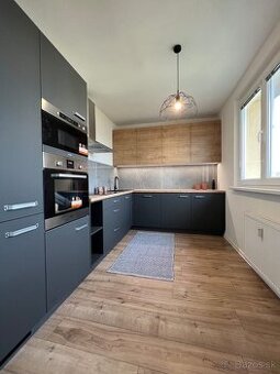 Prenájom krásny 2,izb.byt, ul. Schurmannova,Nitra balkon