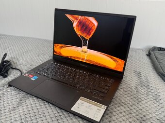 ASUS Zenbook 14 OLED UM3402YA, perfektný stav + obal