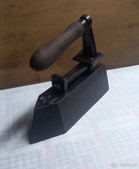 Starožitná žehlička