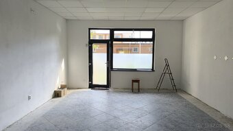 Obchodné ,prevádzkové a kancelárske priestory