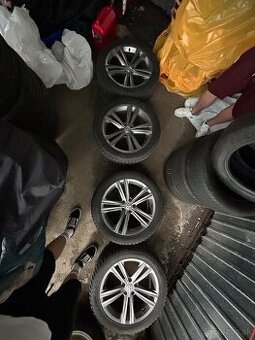 Originál VW 5x112 r18 245/45 Tiguan r-line