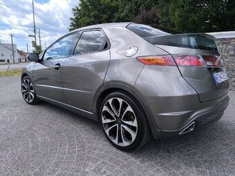Honda Civic 8g 1.8 V-tec