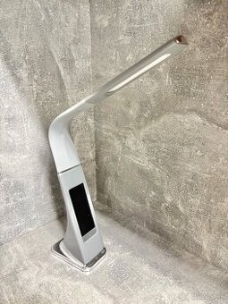 Moderná stolná lampa s LED