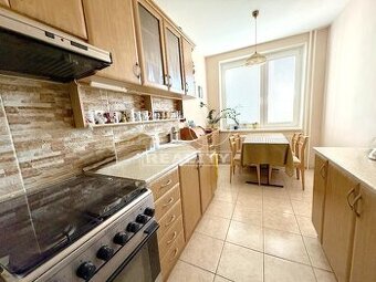 3 IZBOVÝ BYT V TRENČÍNE NA JUHU, 72M2, 2X KOMORA, BALKÓN