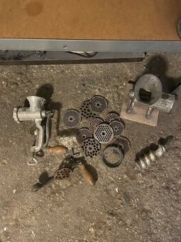 Mlynček na maso ručny