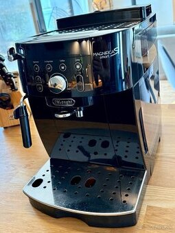 Automatický kávovar Delonghi Magnifica S Smart