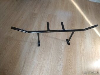 Hrazda do stropu s prarelnými úchpomi