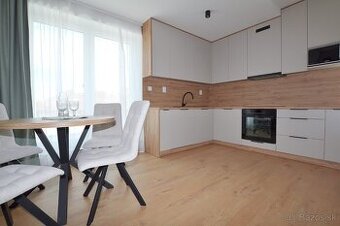 REZERVOVANÝ | 3 izbový byt, strešný s terasou