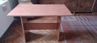 kuchynský stôl , farba jelša - málo používaný