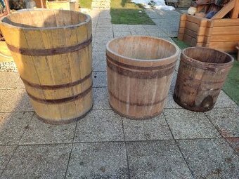 3 velke drevene kade sudy