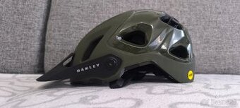 Oakley prilba DRT5 - L