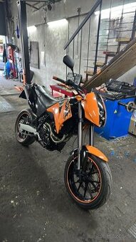 KTM 640 LC4 Duke Supermoto