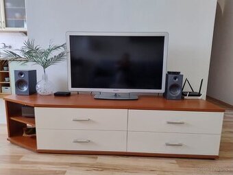 Pekná komoda a TV stolík, osobný odber, už nedostupné