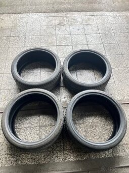 225/35 R19