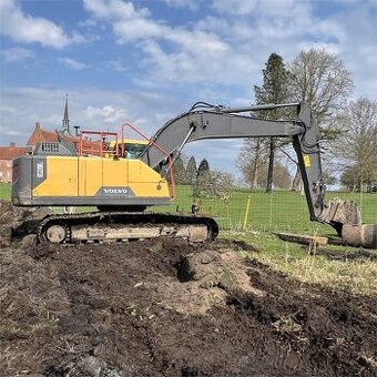 Pásový bager Volvo EC220EL