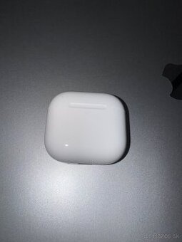 AirPods 4 - Nabíjacie púzdro [100% STAV]
