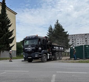 Nákladná doprava a práca s hydraulickou rukou