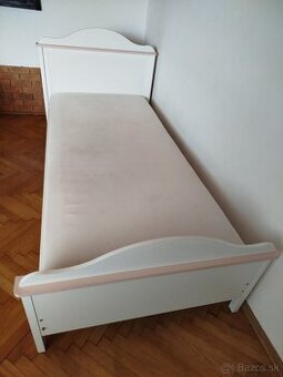 Dievčenská/ teenegerská posteľ