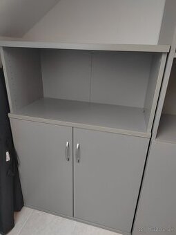 Policová skrinka HOBIS Strong s nikou, plné dvere