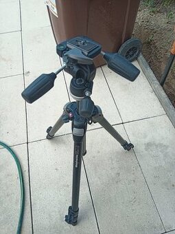 Manfrotto 055DB statív + guľová hlava 496RC2 – výborný stav