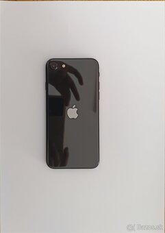 Apple iPhone SE 2020 - 1