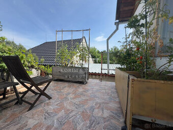 Dom bez záhrady s menším dvorom a terasou, Komárno