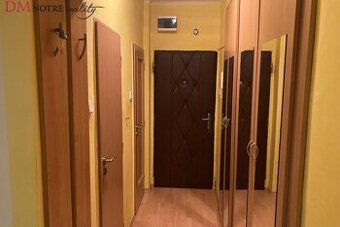 Trojizbový byt priamo v centre mesta – svetlo a komfort 🏡✨ - 1