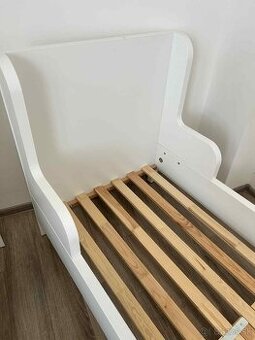 Detská posteľ IKEA s matracom.