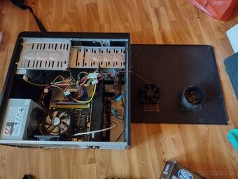 Predám skladaný Pc starší ma procese Intel i7.