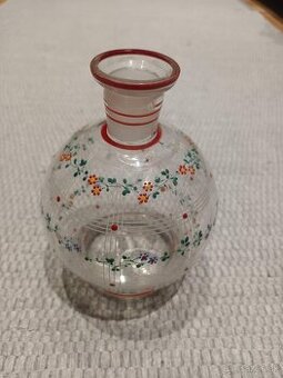 Stará sklenená ručne maľovaná karafa