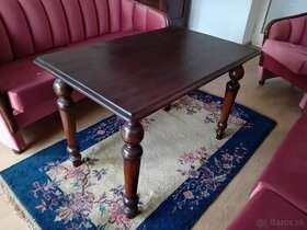 starožitný stolík