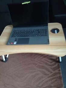 Stolík pod notebook
