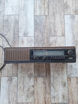 Rádio Saturn MR423