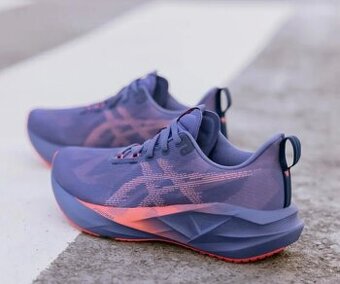 Asics Novablast 5 / Pánske bežecké tenisky / EUR 48, CM 30,5