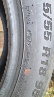 Pneu 215 /55 R 18